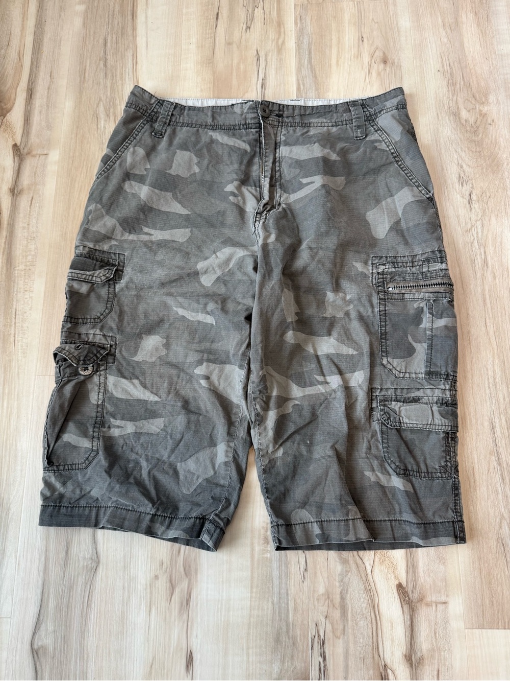 Plugg Y2K Men's Gray Camo Cargo Shorts